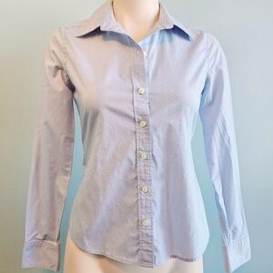 🅱️🅾️G🅾️ Banana Republic Non-iron fitted shirt in light blue.
